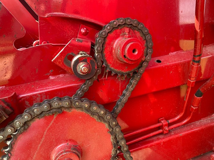 new-holand-7050-4x4-rd-baler-image-15