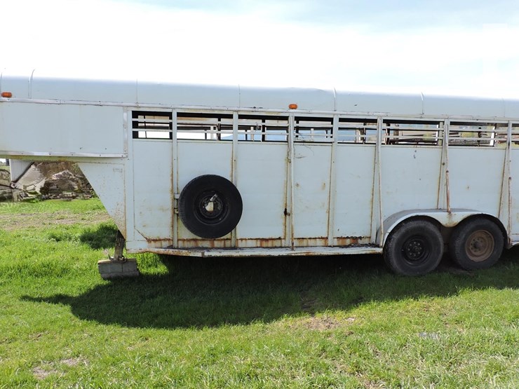 20’-gooseneck-stock-trailer-image-1