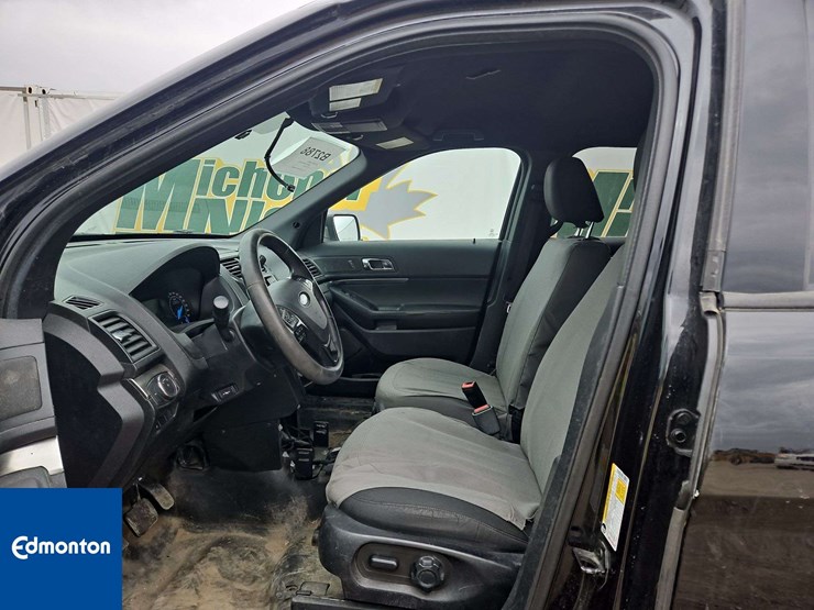 2019-ford-explorer-image-36