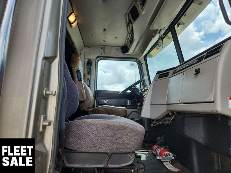 2015-western-star-4900-image-18