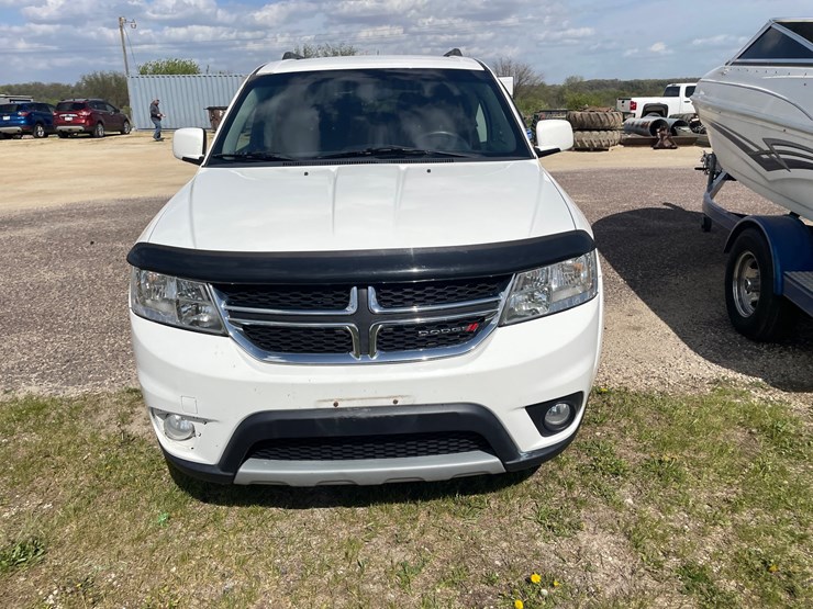 2013-dodge-journey-sxt-image-2