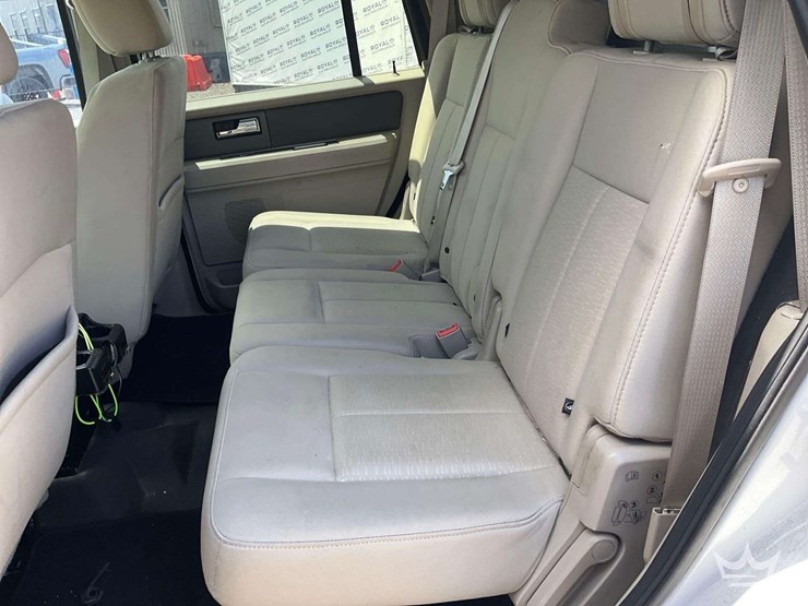 2013-ford-expedition-image-21