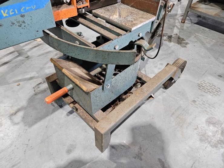 #6189-•-ellis-1600-metal-band-saw-image-12