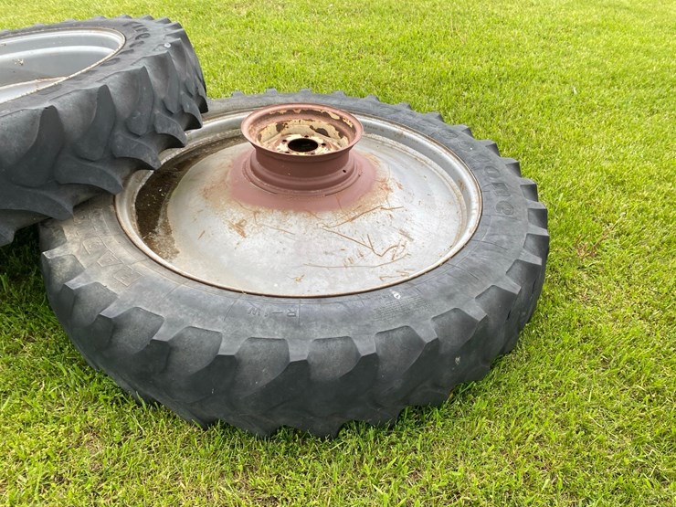 46"-wheels-used-to-raise-grain-auger-image-2