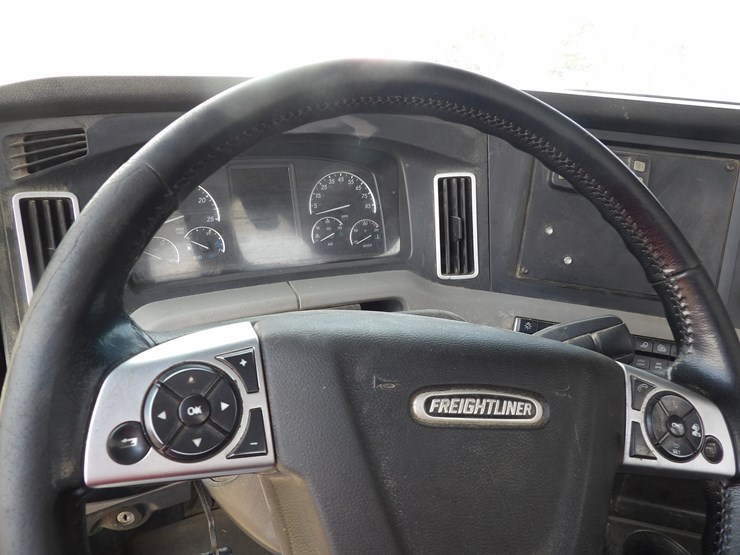 2019-freightliner-cascadia-126-image-20
