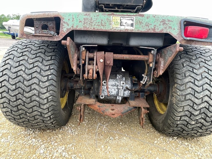 john-deere-318-image-7