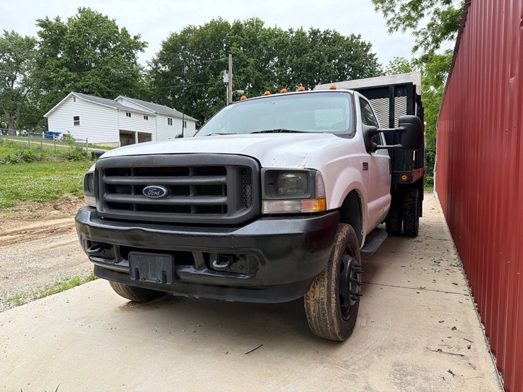 2003-ford-f550-image-1