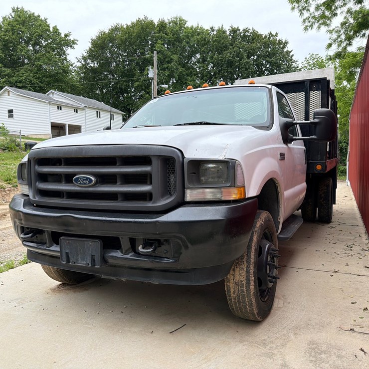 2003 FORD F550