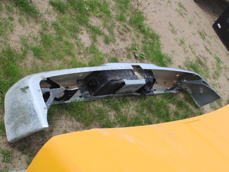 #7833-•-bus-hood-&-23-dodge-truck-bumper-image-11