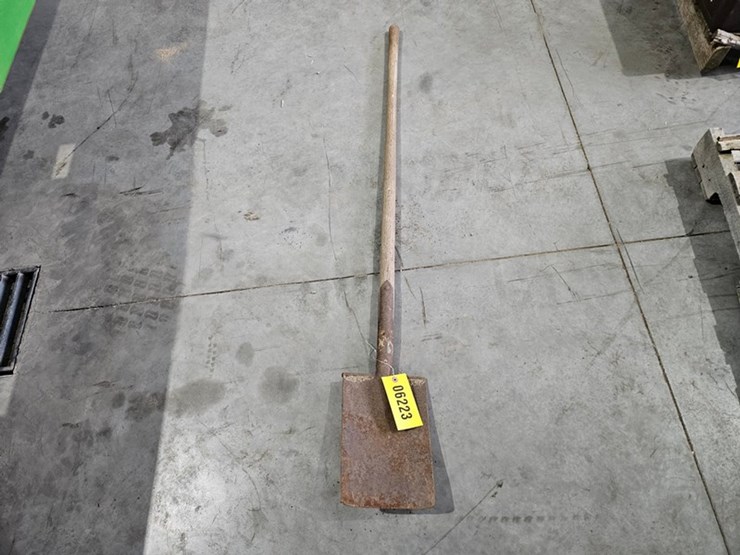 #6223-•-square-shovel-image-2