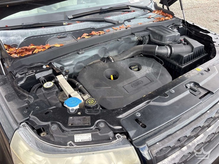 2014-land-rover-lr2-hse-image-8