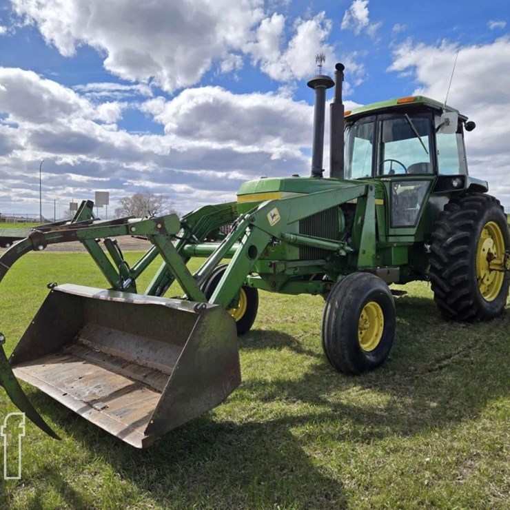 1975 JOHN DEERE 4430