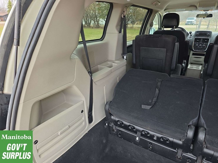 2011-dodge-grand-caravan-image-28