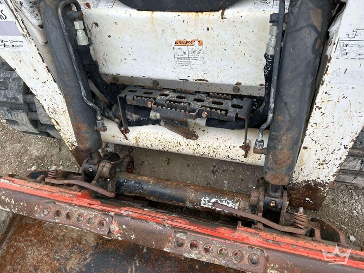 skid-steer-image-23