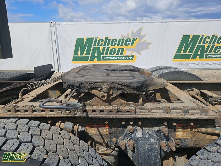 2006-freightliner-columbia-120-image-22