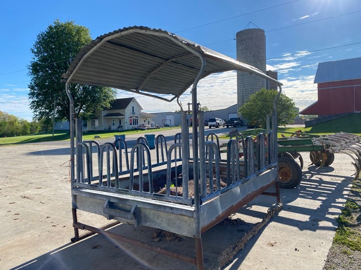 covered-bale-feeder-image-3