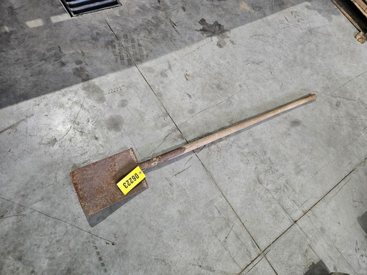 #6223-•-square-shovel-image-1