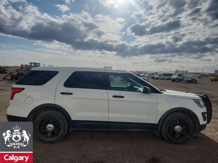 2017-ford-explorer-image-8