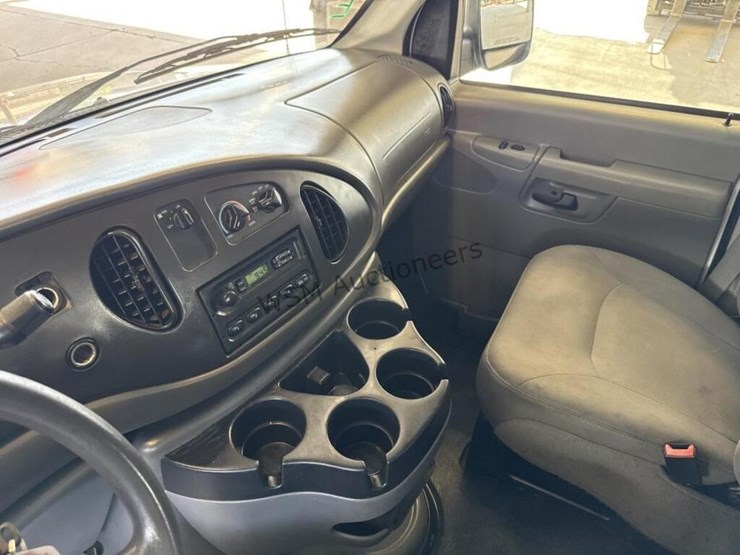 2008-ford-cargo-image-23