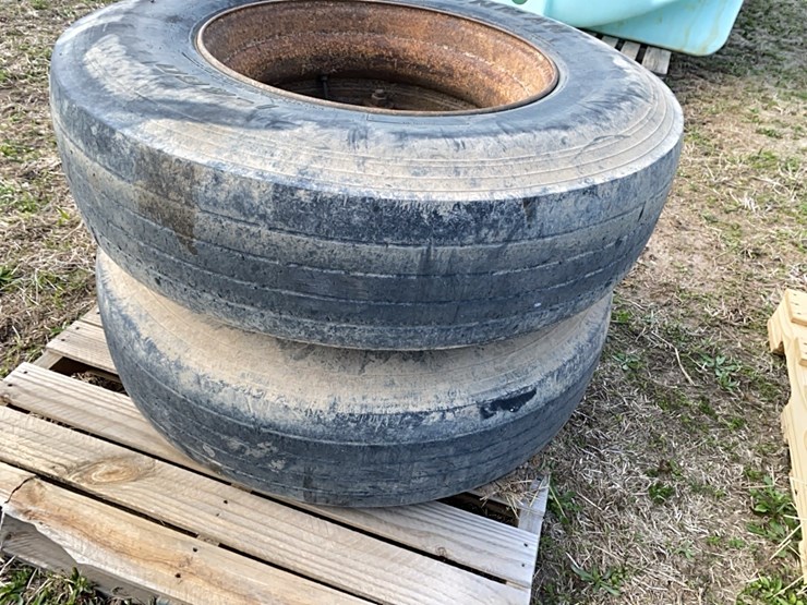 4---dayton-hubs-with-11r22.5-tires-image-8
