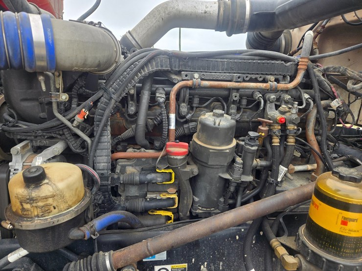 2016-peterbilt-389-image-28
