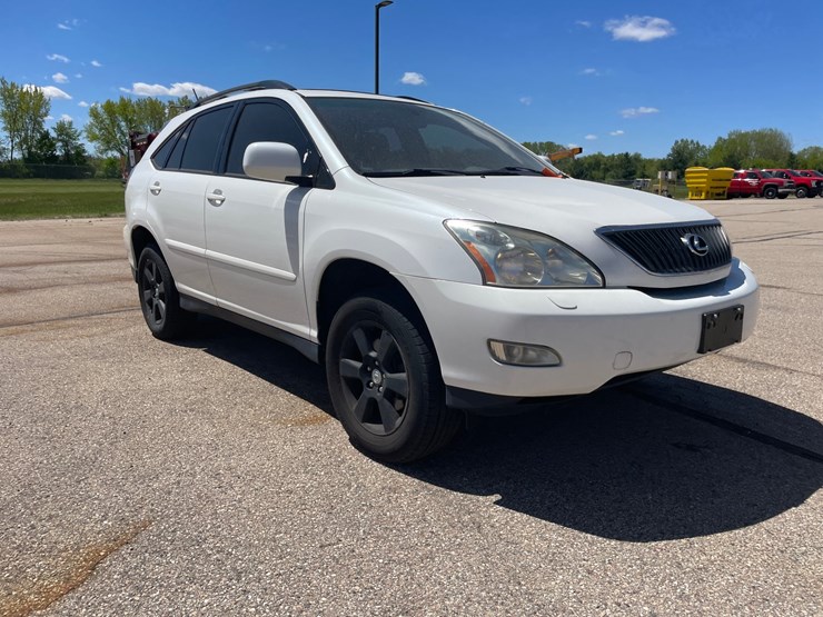 2004-lexus-rx330-image-3