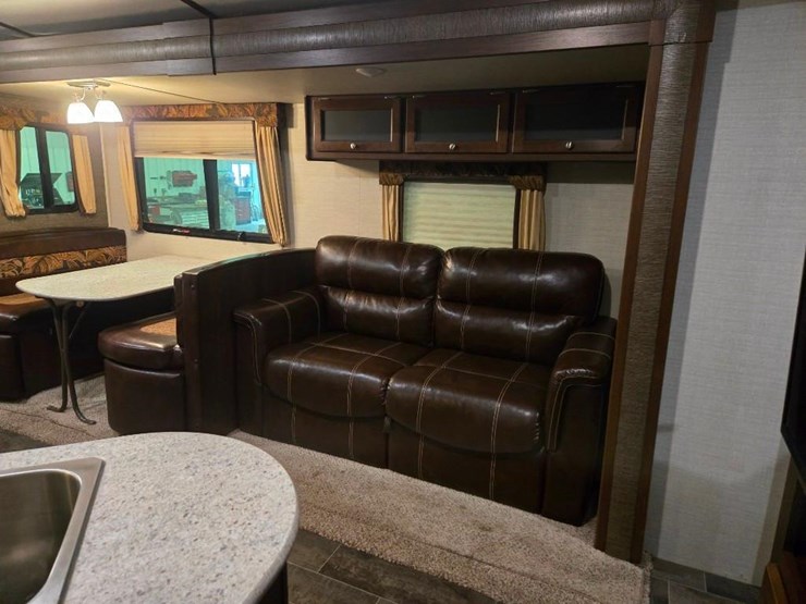 2016-keystone-camper-image-18