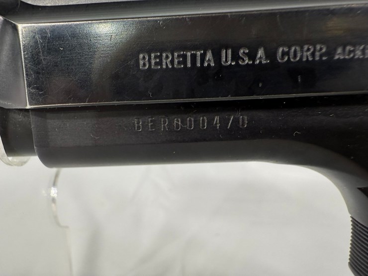 #42-•-beretta-96-40-pistol-ber000470-image-9