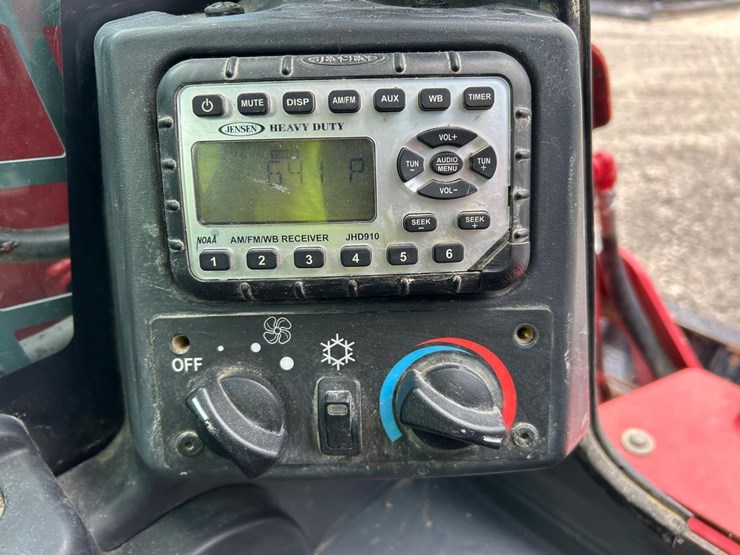 2022-takeuchi-tl8r2-image-25