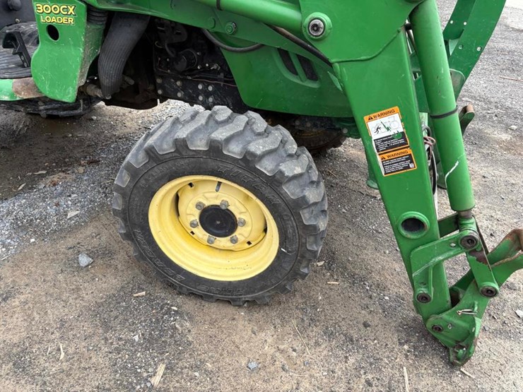 john-deere-3320-image-6