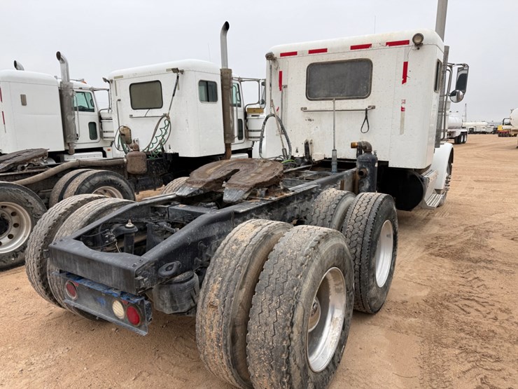 2012-peterbilt-367-image-6