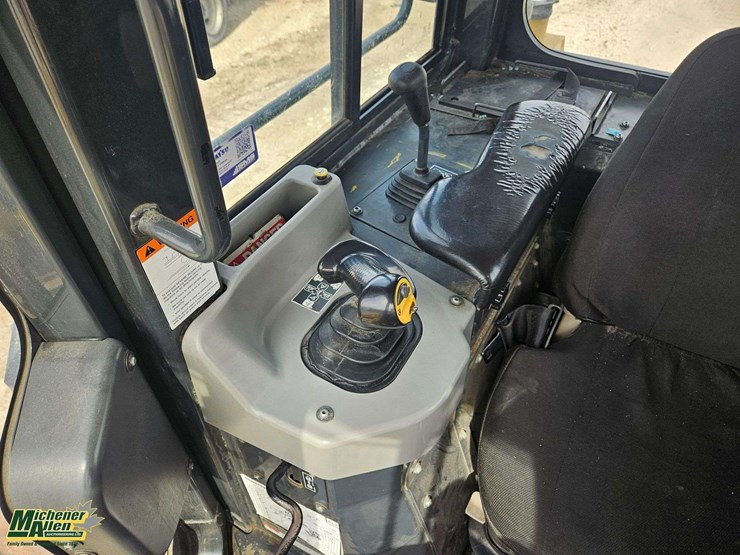 2017-komatsu-d61px-24-image-18