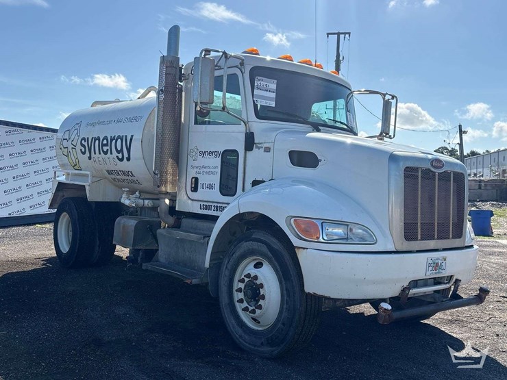2017-peterbilt-337-image-2