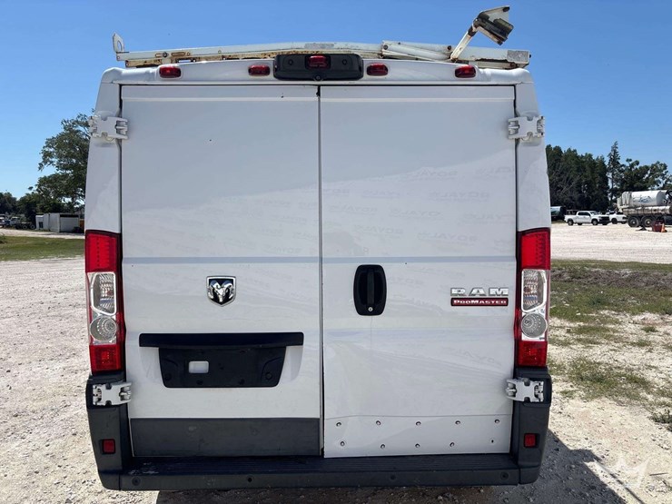 2018-ram-promaster-1500-image-16