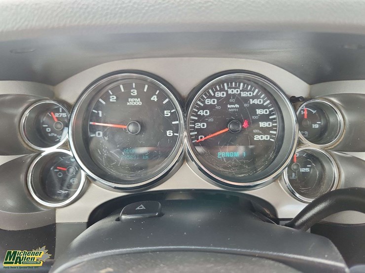 2012-chevrolet-silverado-3500-image-17