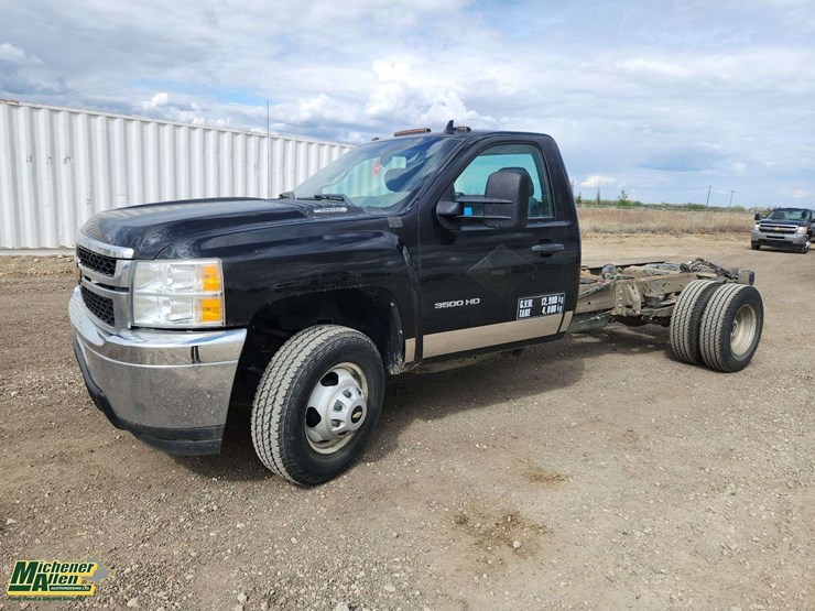 2012-chevrolet-silverado-3500-image-1