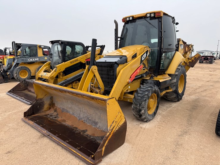 2014-caterpillar-420f-image-1
