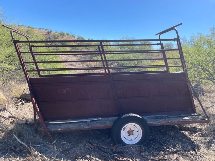 #1020-•-big-valley-portable-cattle-loading-chute-image-1