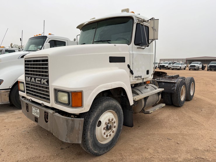 2001-mack-ch613-image-1
