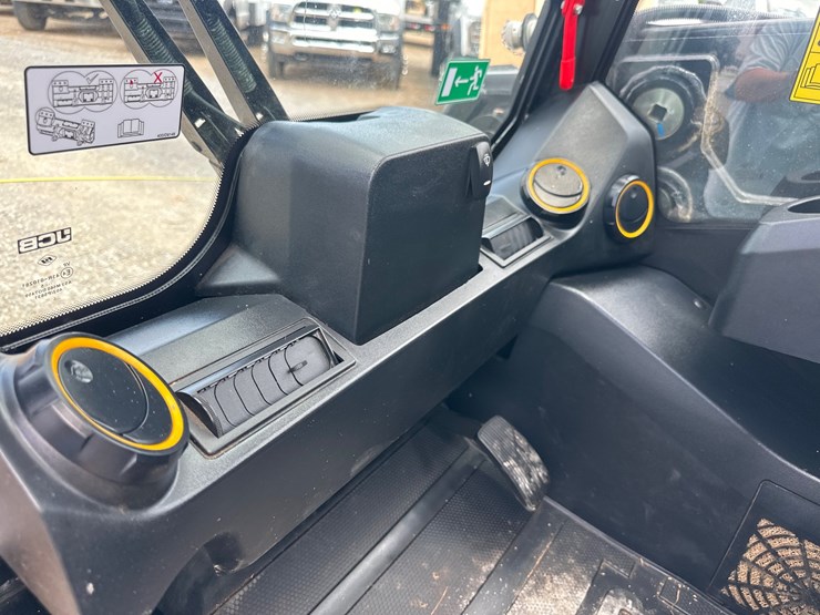 2025-jcb-3ts-8t-image-11