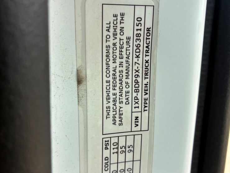 2019-peterbilt-579-image-19