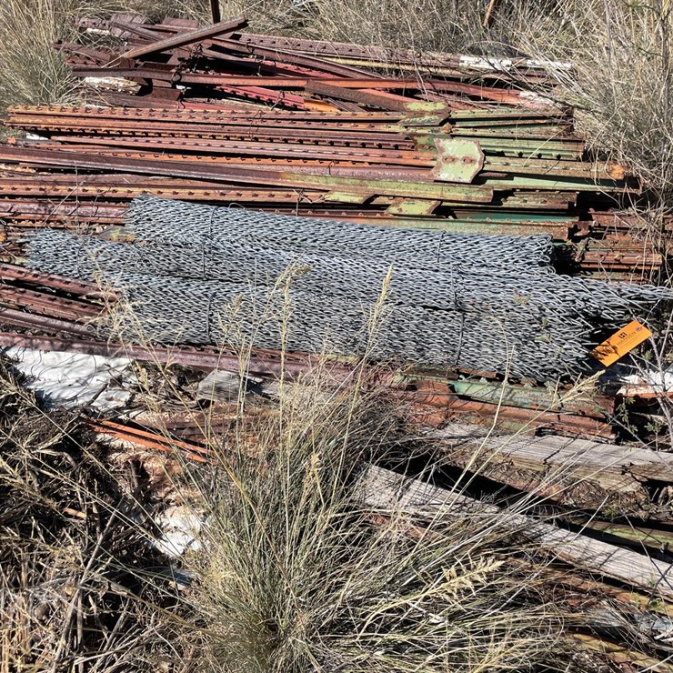 #1027 • 6' T-Posts and Fence Staves