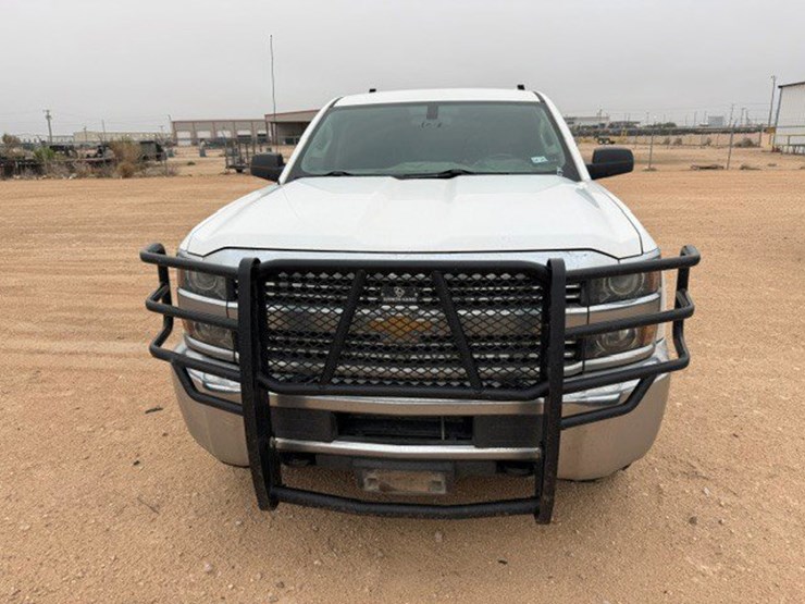 2018-chevrolet-silverado-2500hd-image-2
