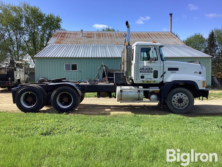 2000-mack-cl713-image-4