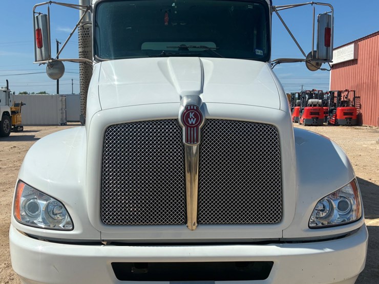 2020-kenworth-t270-image-2