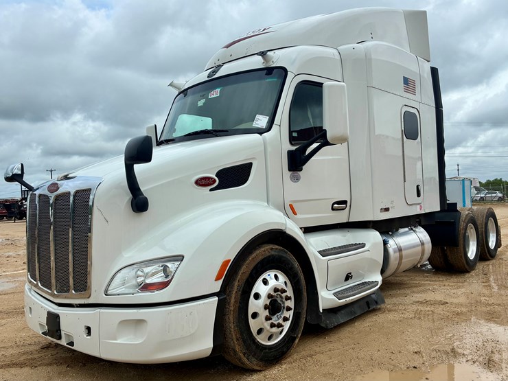 2019-peterbilt-579-image-1