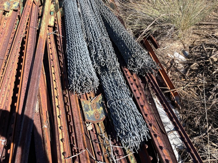 #1027-•-6'-t-posts-and-fence-staves-image-6