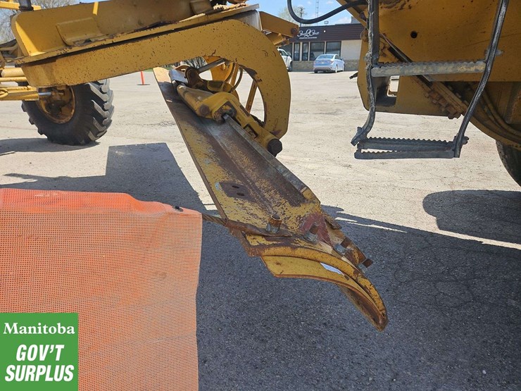 caterpillar-140h-image-12