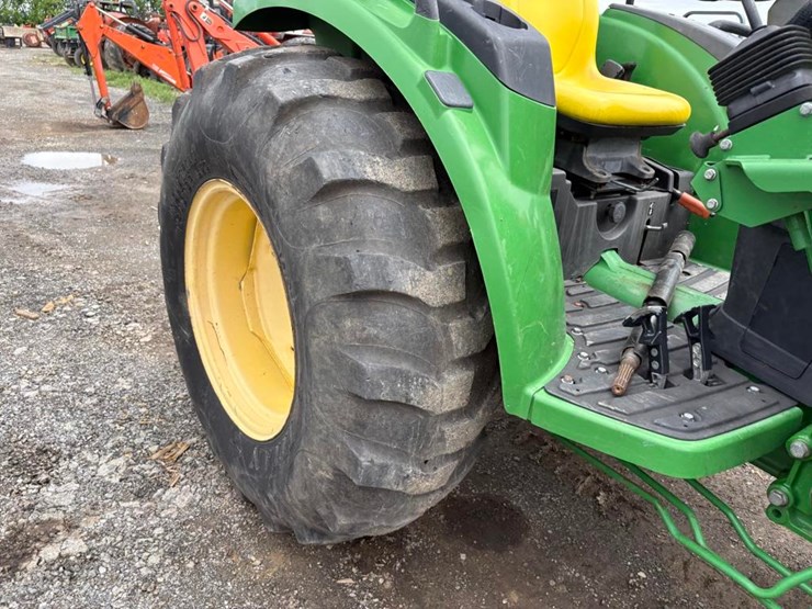 john-deere-4052m-image-11