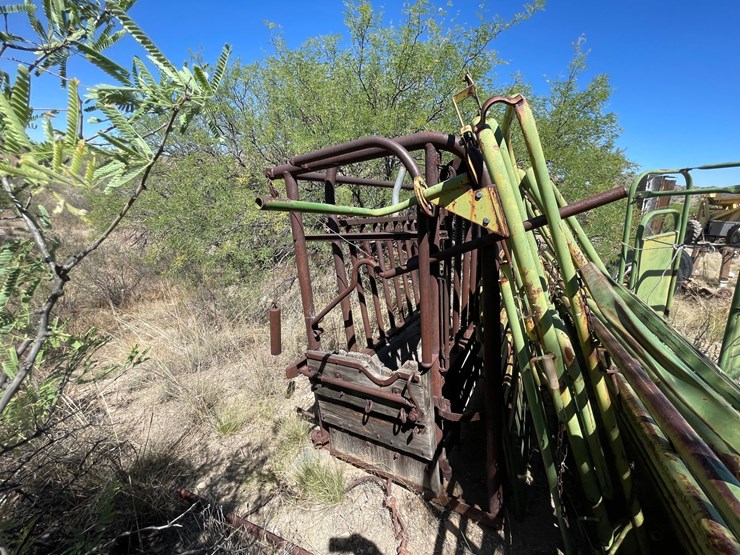 #1023-•-powder-river-cattle-chute-with-arch-frames-image-8